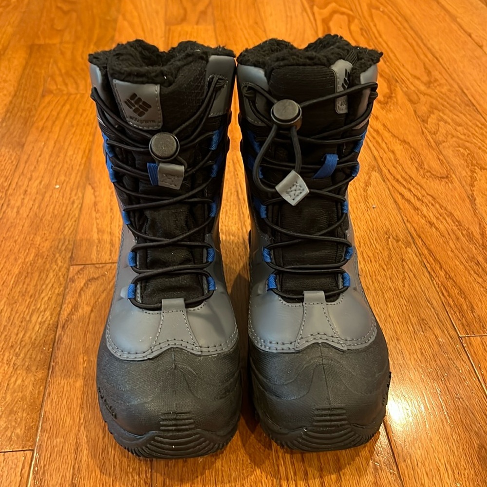 Used Columbia snow boots size 5Y